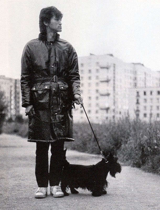 Виктор Цой с Биллом. Фото 1985 года.